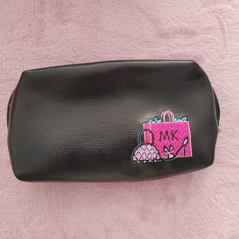 NEW Mary Kay Cosmetic Bag With Cute Bag, Purse And Shoe In The Corner. Zipper